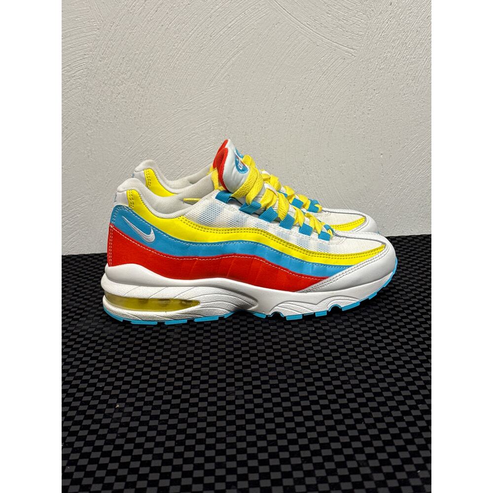 Nike Air Max 95 Size 6Y/7.5 Women’s